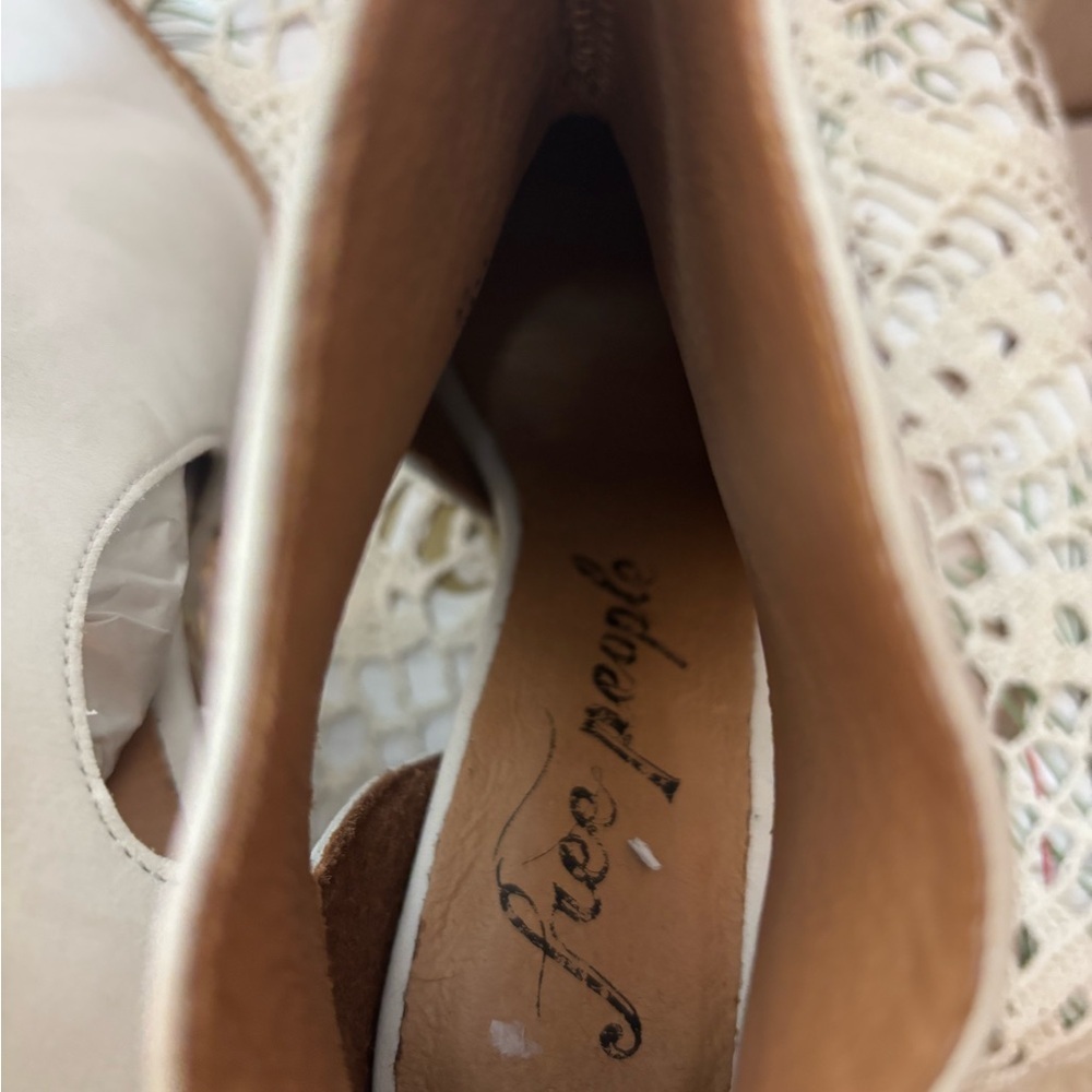 Free People Wilder Cutout Chic Cream Ankle Booties NWOT - Picture 8 of 9